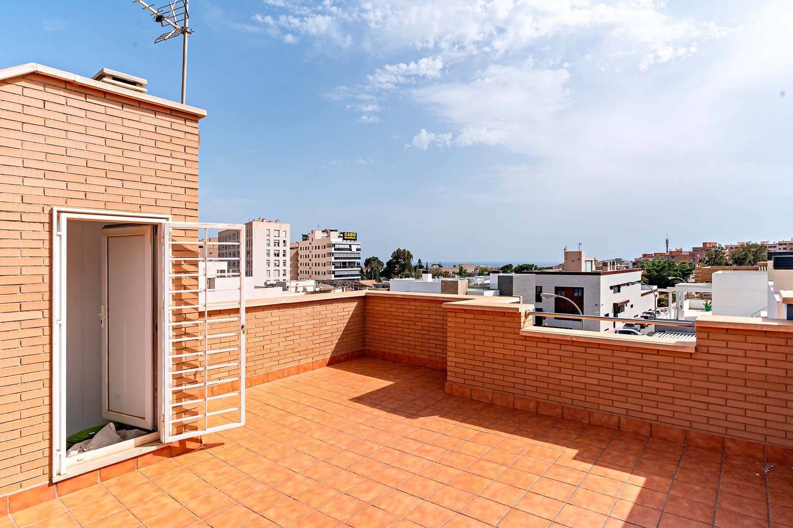 5 soveværelse Rækkehus til salg i Almeria by med garage - € 360.000 (Ref: 9073323)