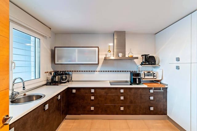 5 soveværelse Rækkehus til salg i Almería by med garage - € 360.000 (Ref: 9073323)