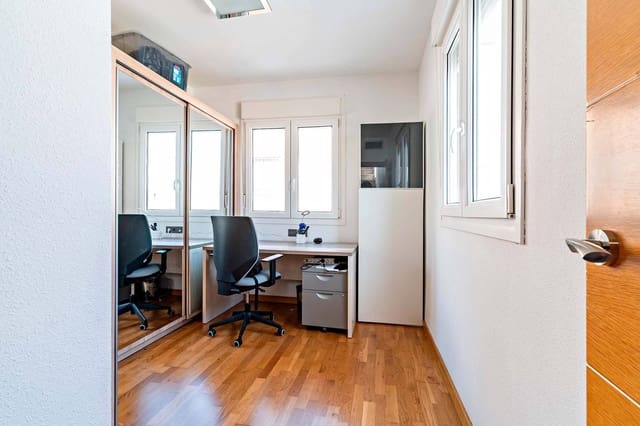 5 soveværelse Rækkehus til salg i Almería by med garage - € 360.000 (Ref: 9073323)