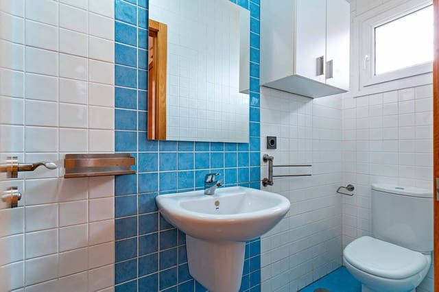 5 soveværelse Rækkehus til salg i Almería by med garage - € 360.000 (Ref: 9073323)