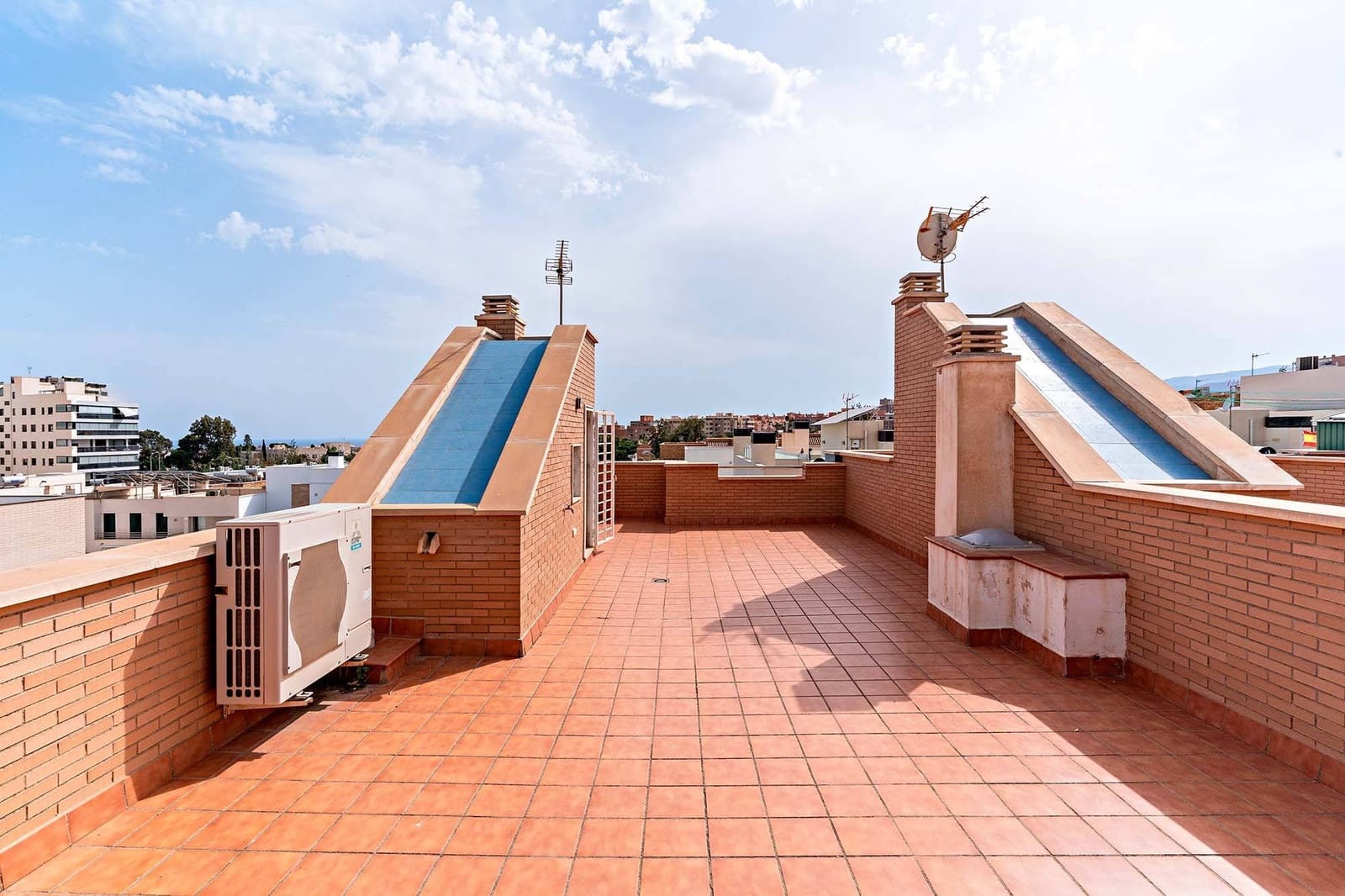 5 soveværelse Rækkehus til salg i Almeria by med garage - € 360.000 (Ref: 9073323)