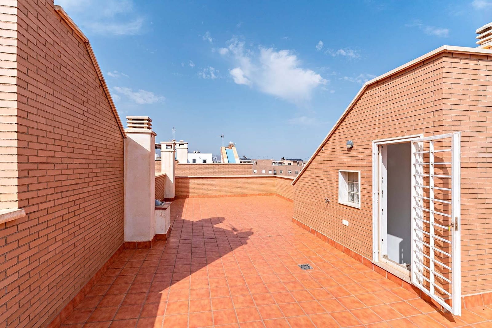 5 soveværelse Rækkehus til salg i Almeria by med garage - € 360.000 (Ref: 9073323)