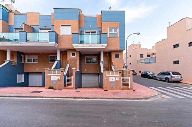 5 soveværelse Rækkehus til salg i Almería by med garage - € 415.000 (Ref: 9073323)