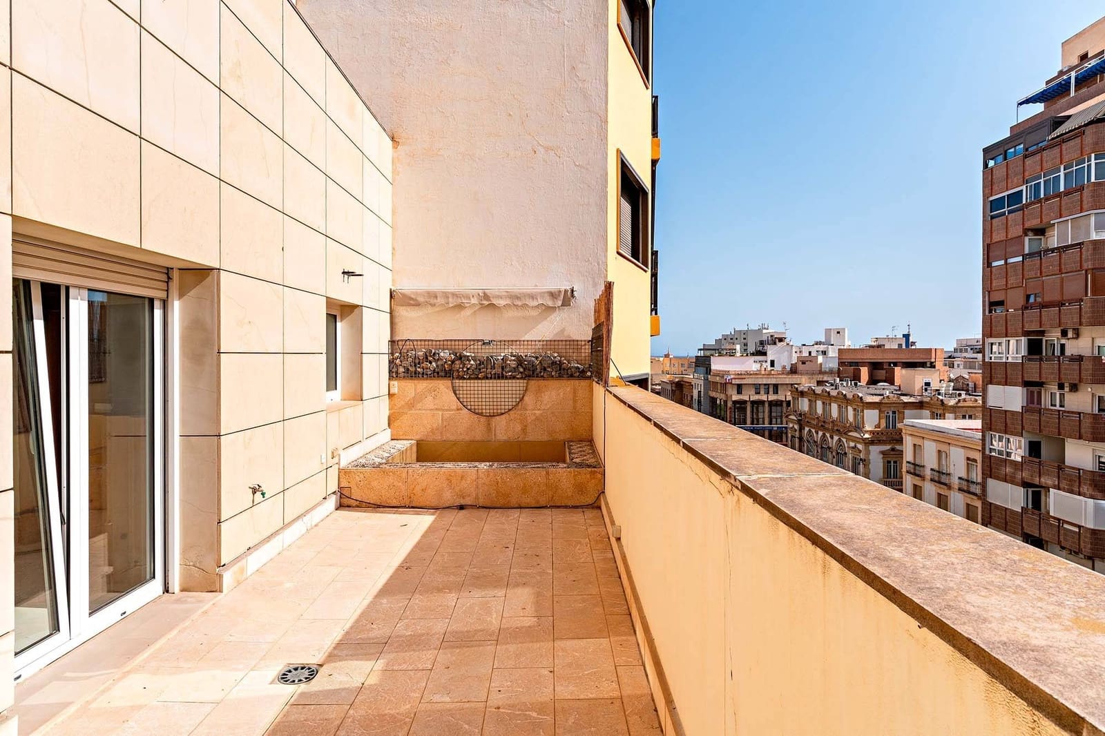 4 soveværelse Penthouse til leje i Almeria by - € 1.900 (Ref: 9149196)