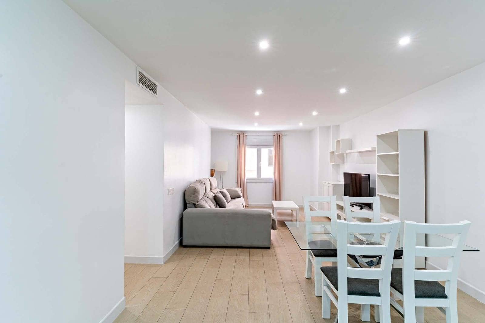 3 sovrum Lägenhet att hyra i Almeria stad - 1 200 € (Ref: 9152100)