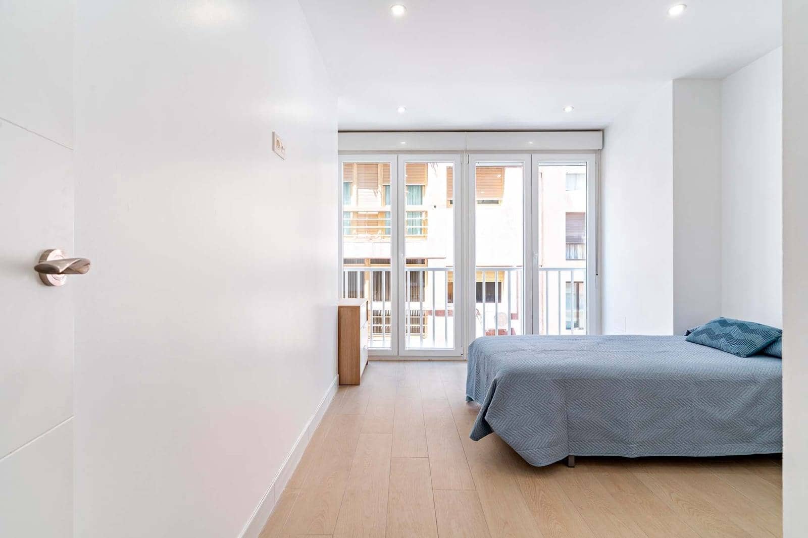 3 sovrum Lägenhet att hyra i Almeria stad - 1 200 € (Ref: 9152100)