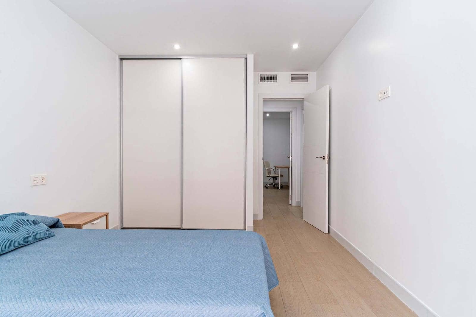 3 sovrum Lägenhet att hyra i Almeria stad - 1 200 € (Ref: 9152100)