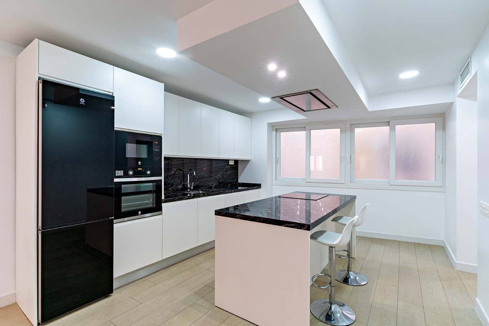 3 sovrum Lägenhet att hyra i Almeria stad - 1 200 € (Ref: 9152100)