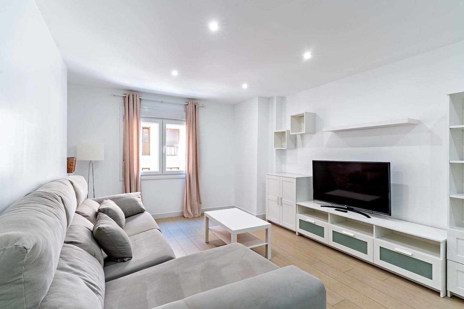 3 sovrum Lägenhet att hyra i Almeria stad - 1 200 € (Ref: 9152100)