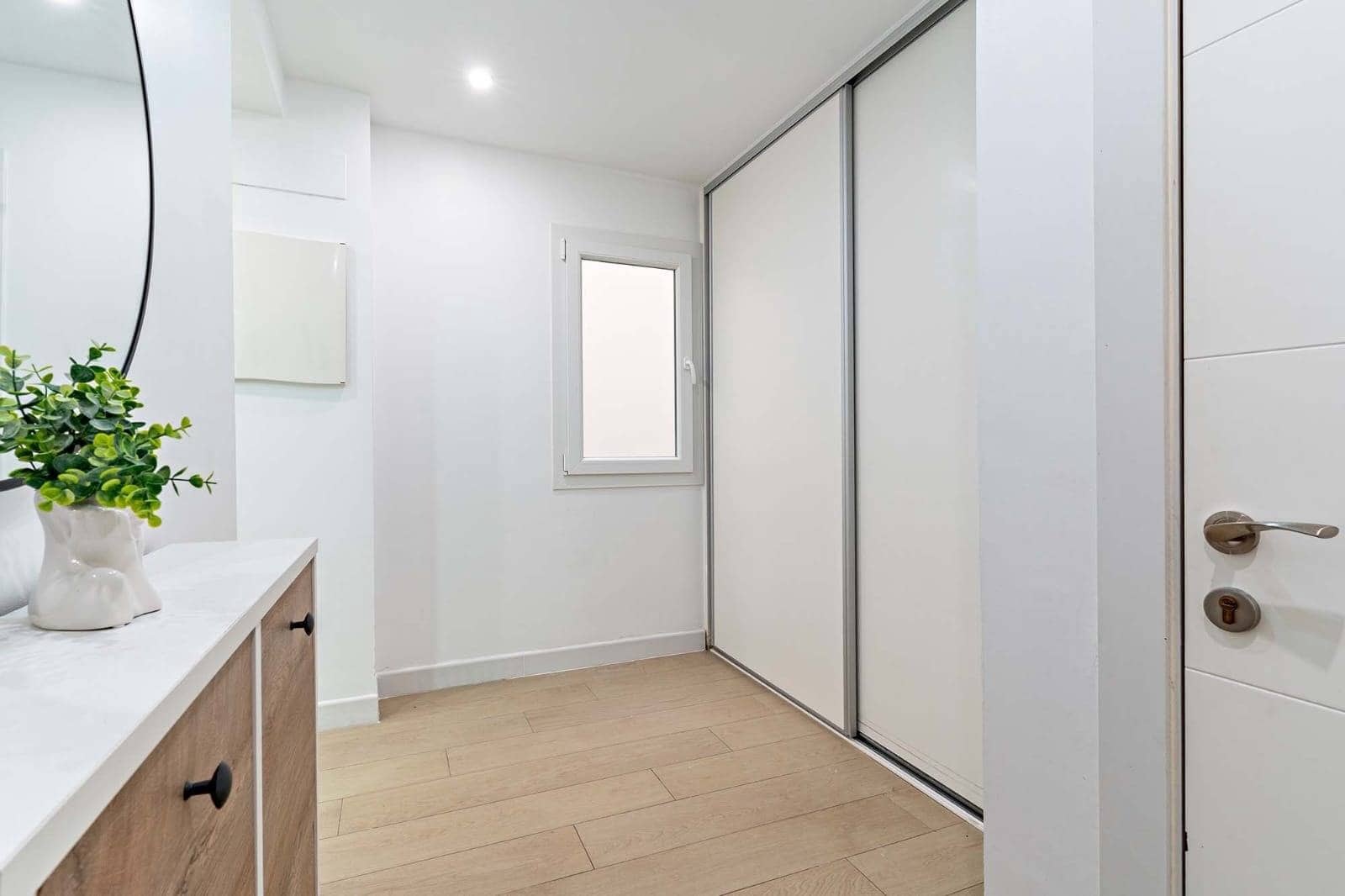 3 sovrum Lägenhet att hyra i Almeria stad - 1 200 € (Ref: 9152100)