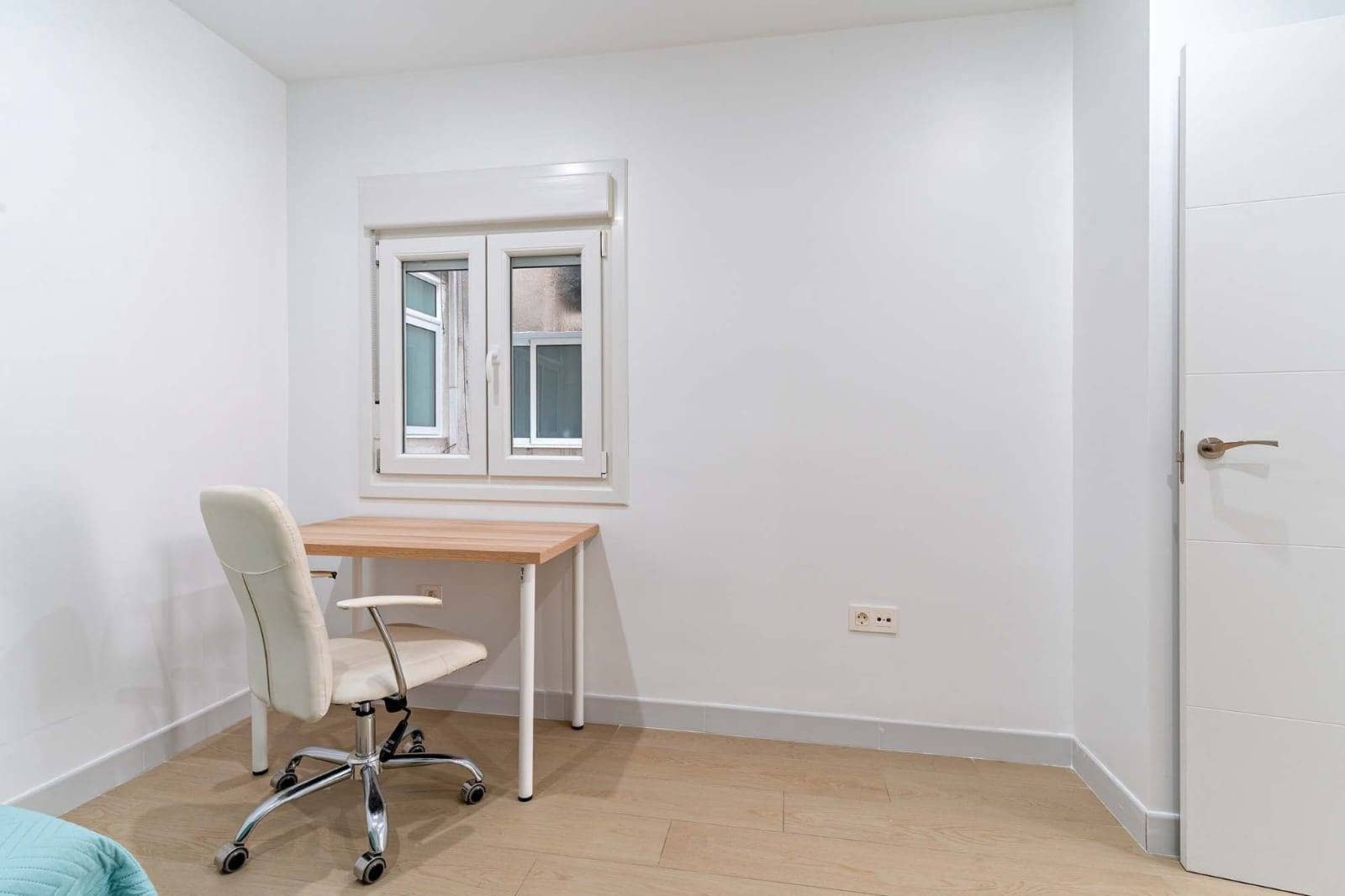 3 sovrum Lägenhet att hyra i Almeria stad - 1 200 € (Ref: 9152100)