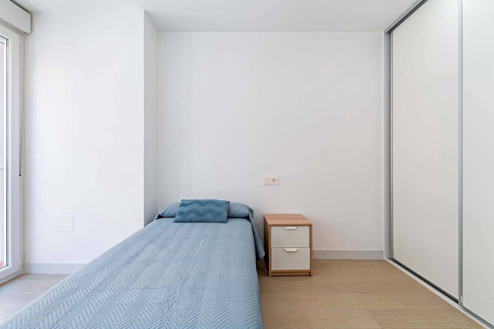 3 sovrum Lägenhet att hyra i Almeria stad - 1 200 € (Ref: 9152100)