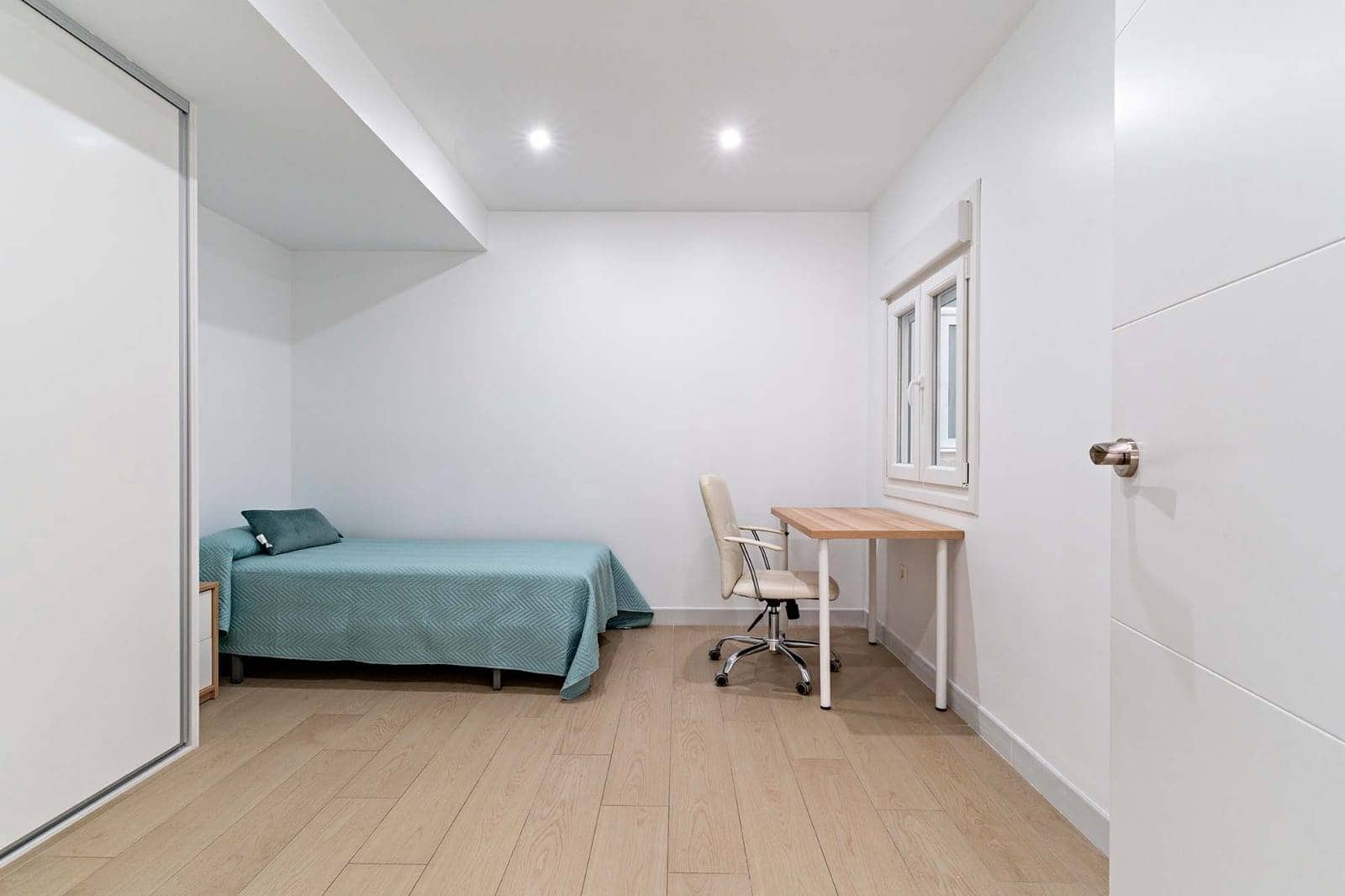 3 sovrum Lägenhet att hyra i Almeria stad - 1 200 € (Ref: 9152100)