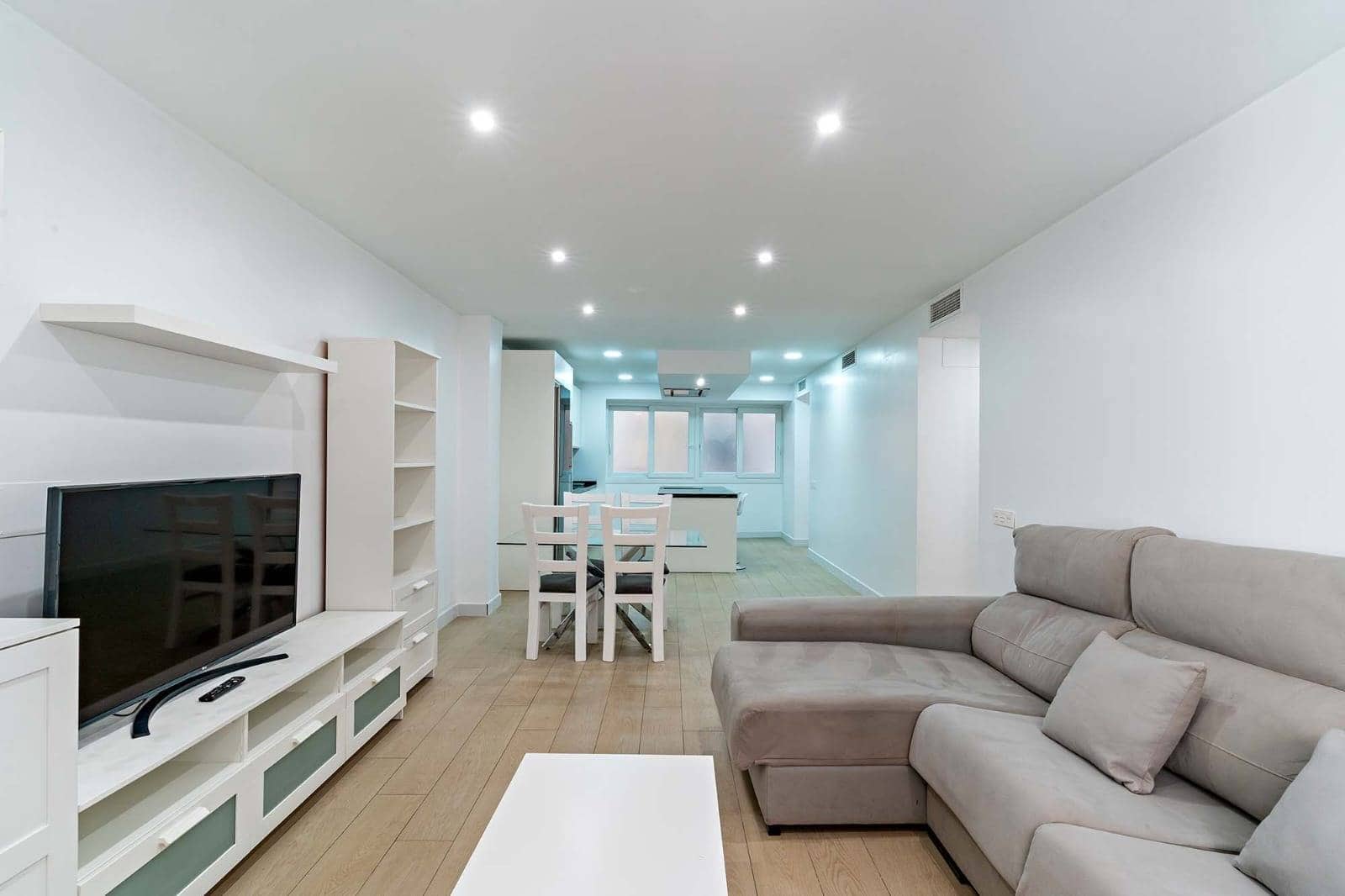 3 sovrum Lägenhet att hyra i Almeria stad - 1 200 € (Ref: 9152100)