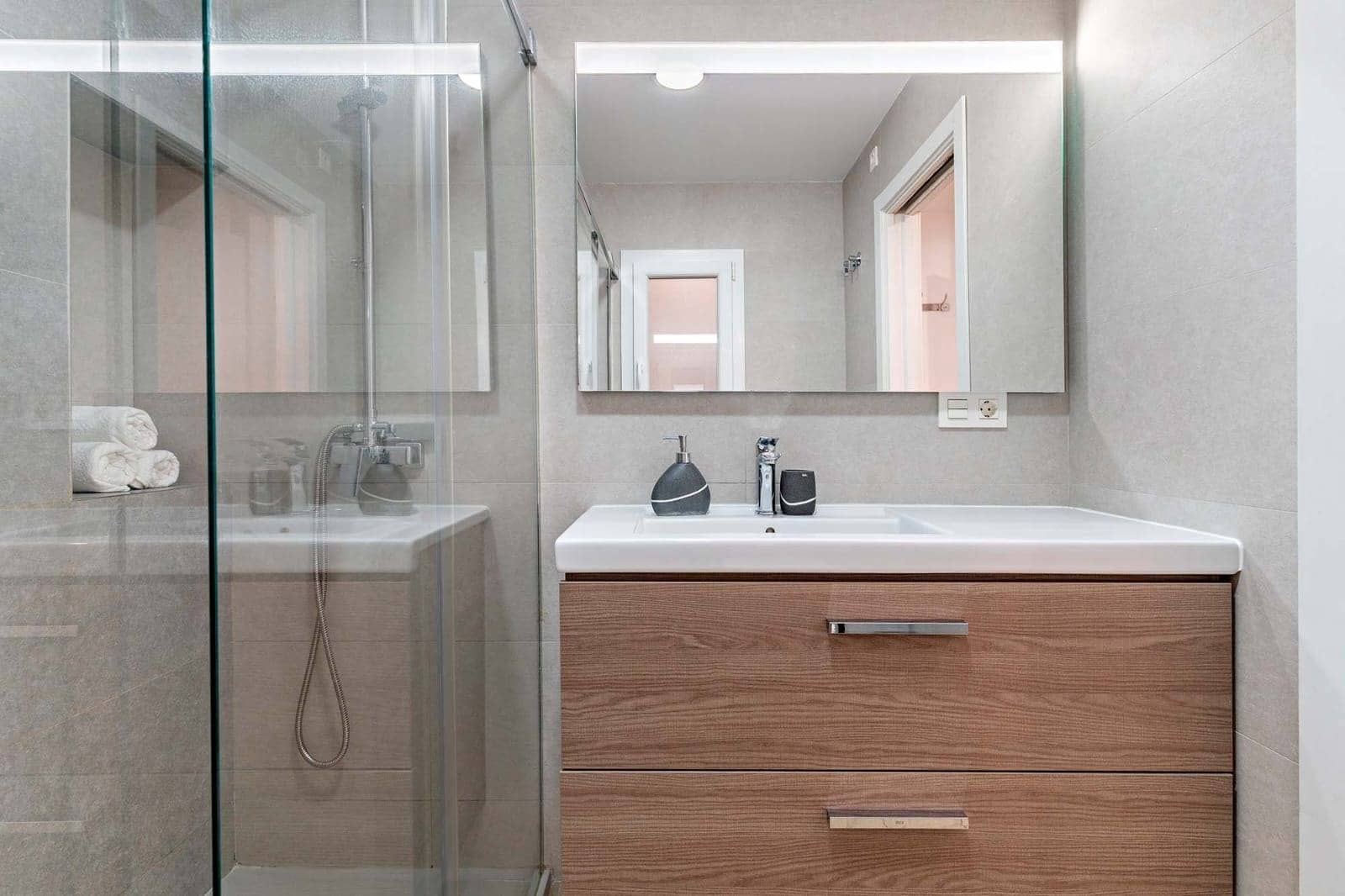 3 sovrum Lägenhet att hyra i Almeria stad - 1 200 € (Ref: 9152100)