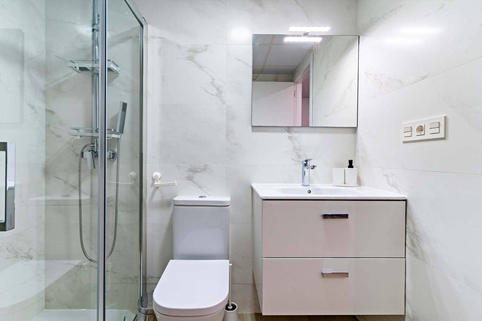 3 sovrum Lägenhet att hyra i Almeria stad - 1 200 € (Ref: 9152100)