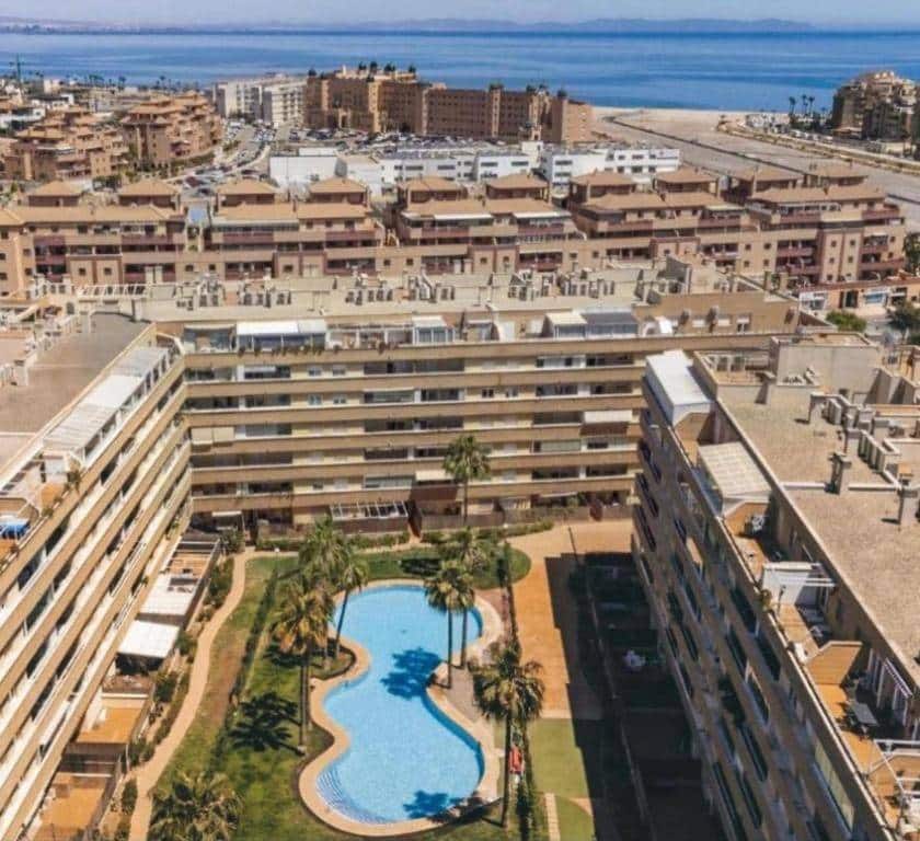 2 soveværelse Penthouse til salg i Roquetas de Mar med swimmingpool garage - € 255.000 (Ref: 9156083)