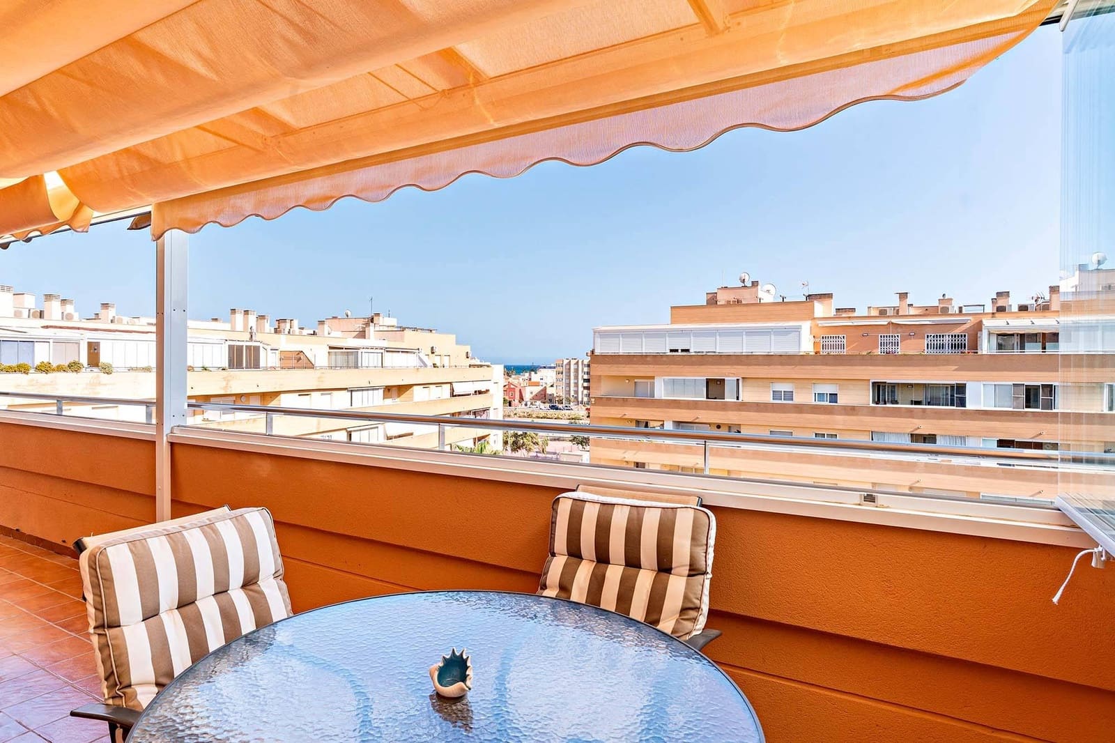 2 soveværelse Penthouse til salg i Roquetas de Mar med swimmingpool garage - € 255.000 (Ref: 9156083)