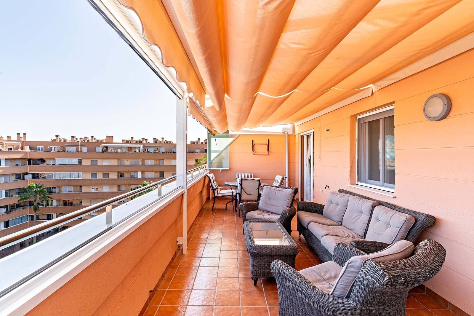 2 soveværelse Penthouse til salg i Roquetas de Mar med swimmingpool garage - € 255.000 (Ref: 9156083)