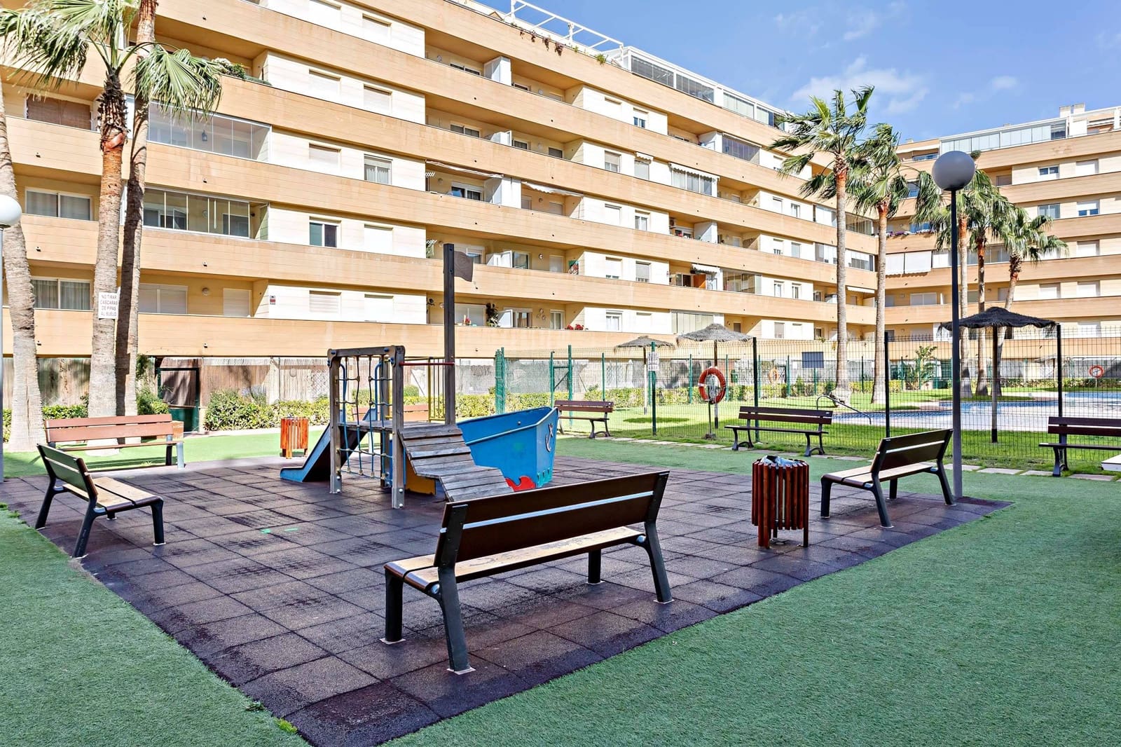 2 soveværelse Penthouse til salg i Roquetas de Mar med swimmingpool garage - € 255.000 (Ref: 9156083)