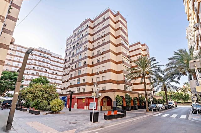 3 soveværelse Lejlighed til leje i Almería by - € 800 (Ref: 9193759)