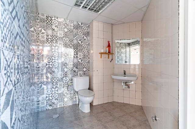 Comercial para arrendar em Roquetas de Mar - 600 € (Ref: 9206771)