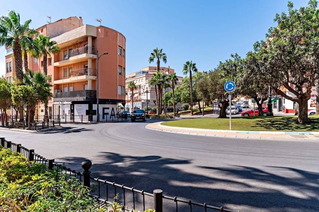 Comercial para arrendar em Roquetas de Mar - 600 € (Ref: 9206771)