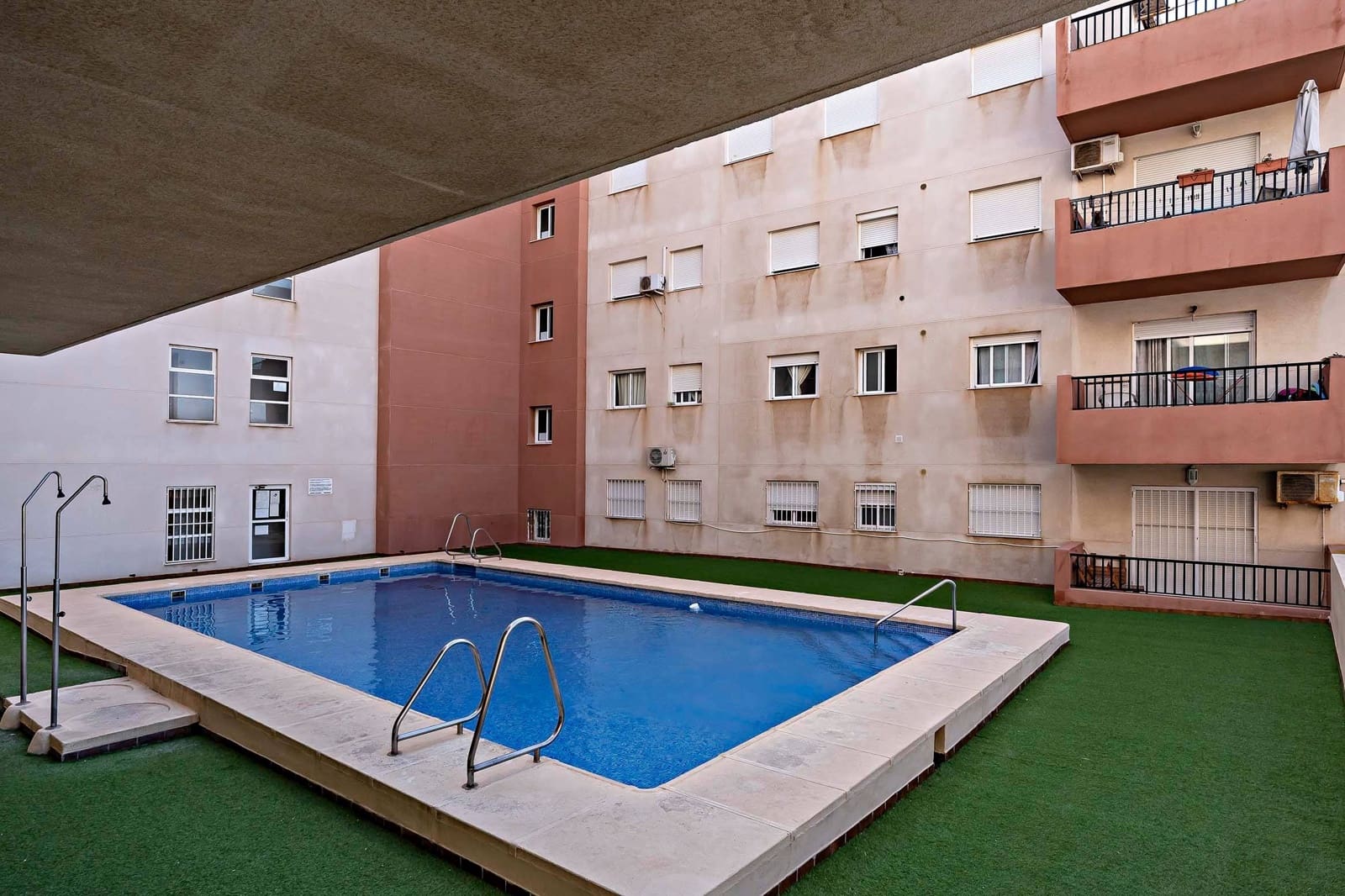 3 soveværelse Lejlighed til salg i Roquetas de Mar med swimmingpool garage - € 245.000 (Ref: 9230469)