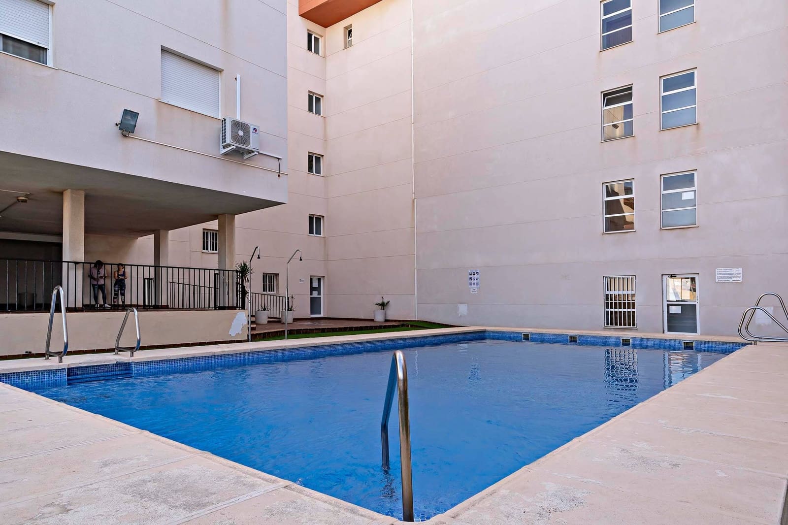 3 bedroom Flat for sale in Roquetas de Mar with pool garage - € 220,000 (Ref: 9230469)
