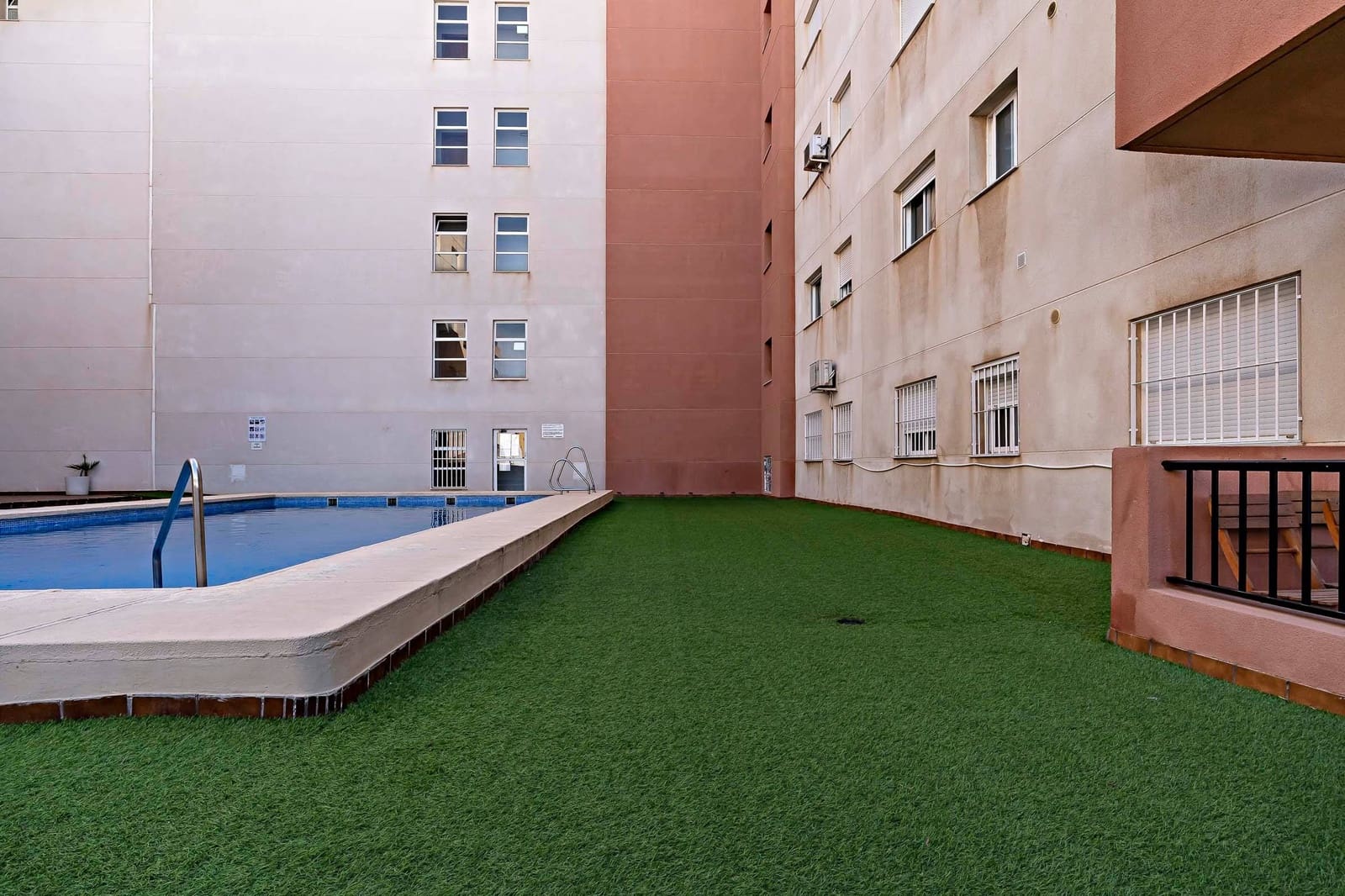 3 bedroom Flat for sale in Roquetas de Mar with pool garage - € 220,000 (Ref: 9230469)