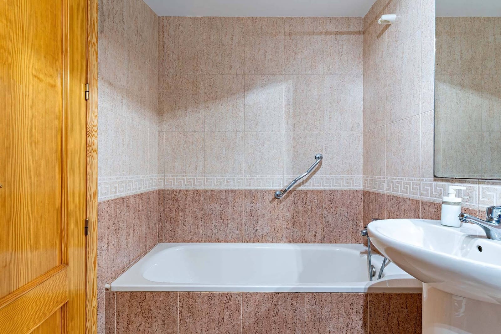 3 bedroom Flat for sale in Roquetas de Mar with pool garage - € 220,000 (Ref: 9230469)