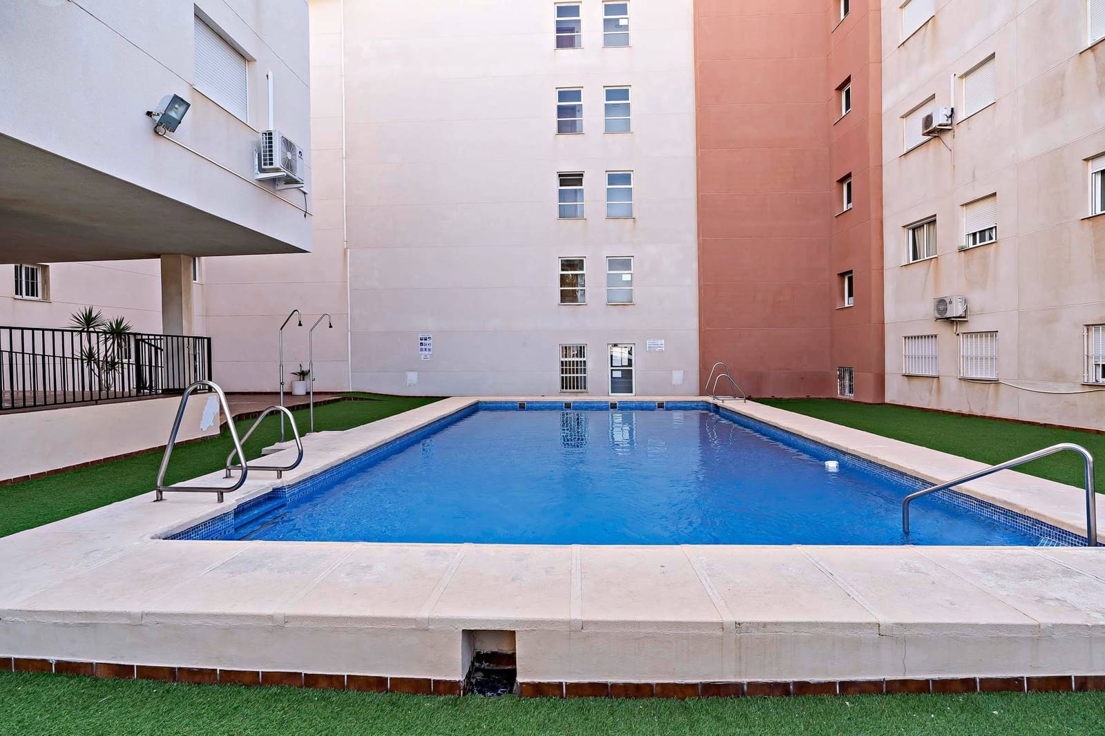3 bedroom Flat for sale in Roquetas de Mar with pool garage - € 220,000 (Ref: 9230469)