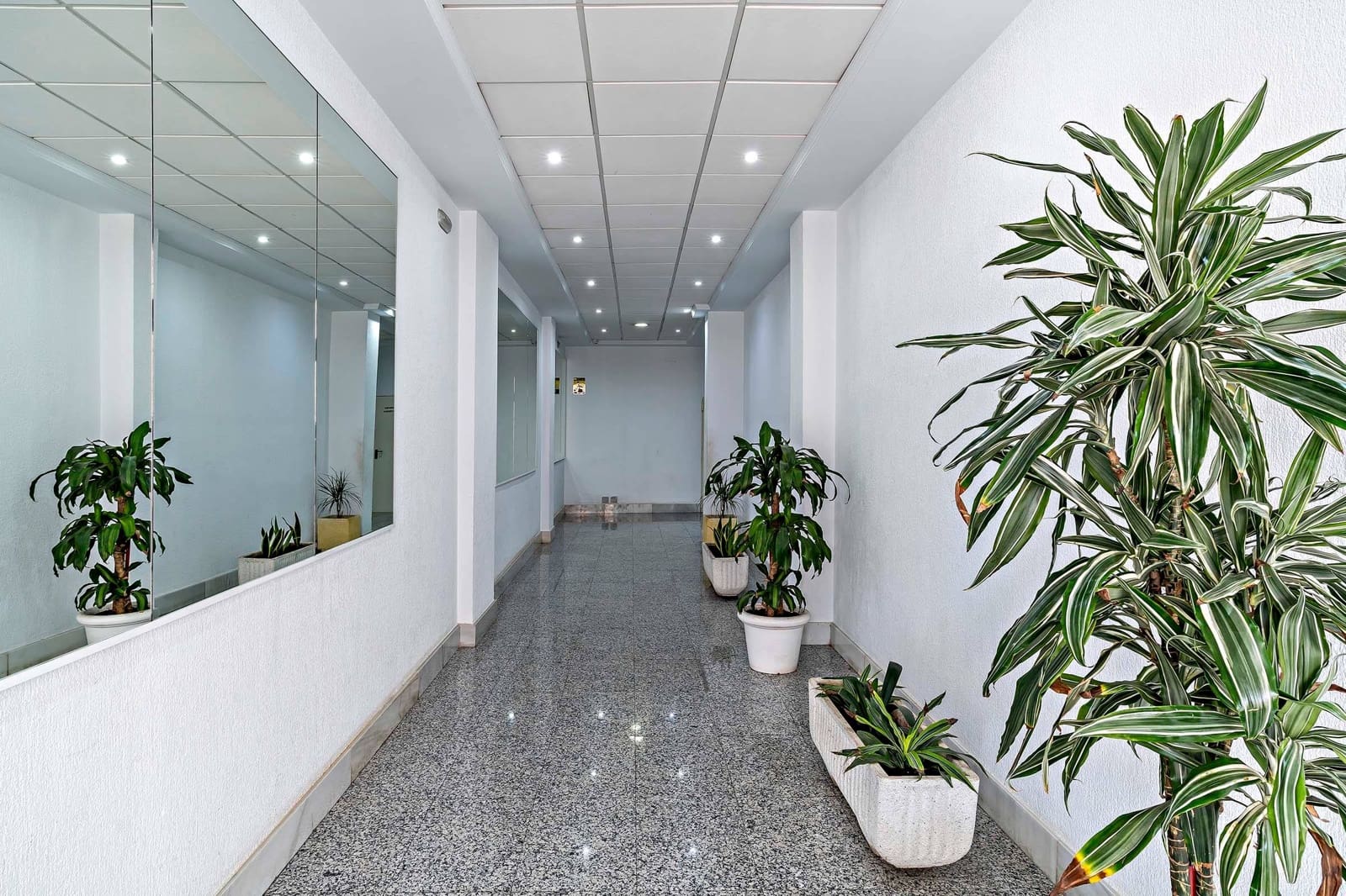 3 bedroom Flat for sale in Roquetas de Mar with pool garage - € 220,000 (Ref: 9230469)