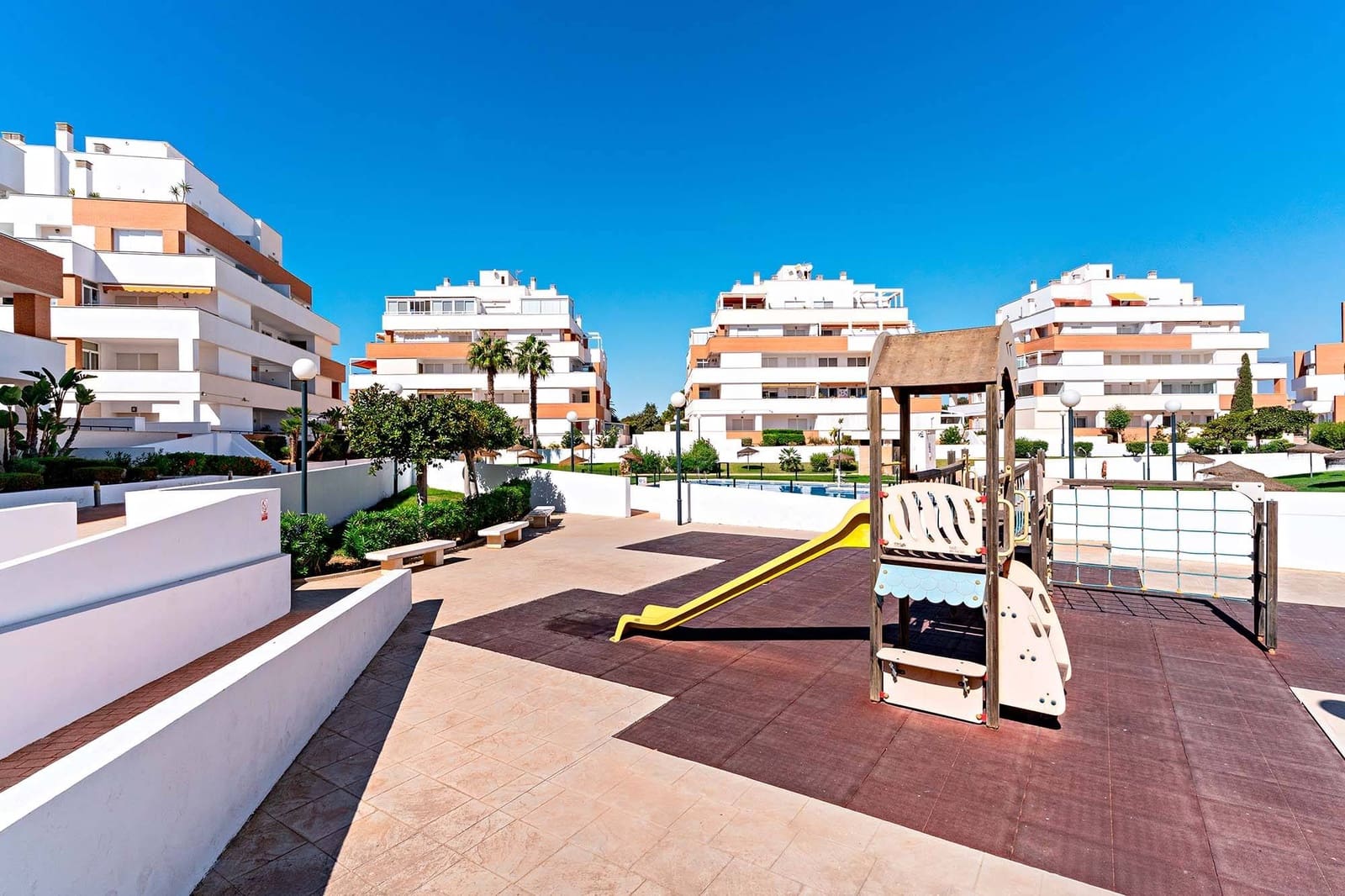 2 soveværelse Lejlighed til salg i Roquetas de Mar med swimmingpool - € 280.000 (Ref: 9240366)