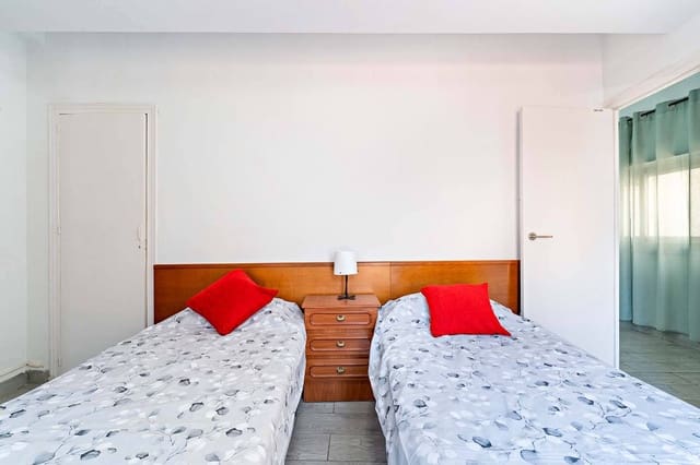 2 soveværelse Lejlighed til leje i Almería by - € 750 (Ref: 9272575)