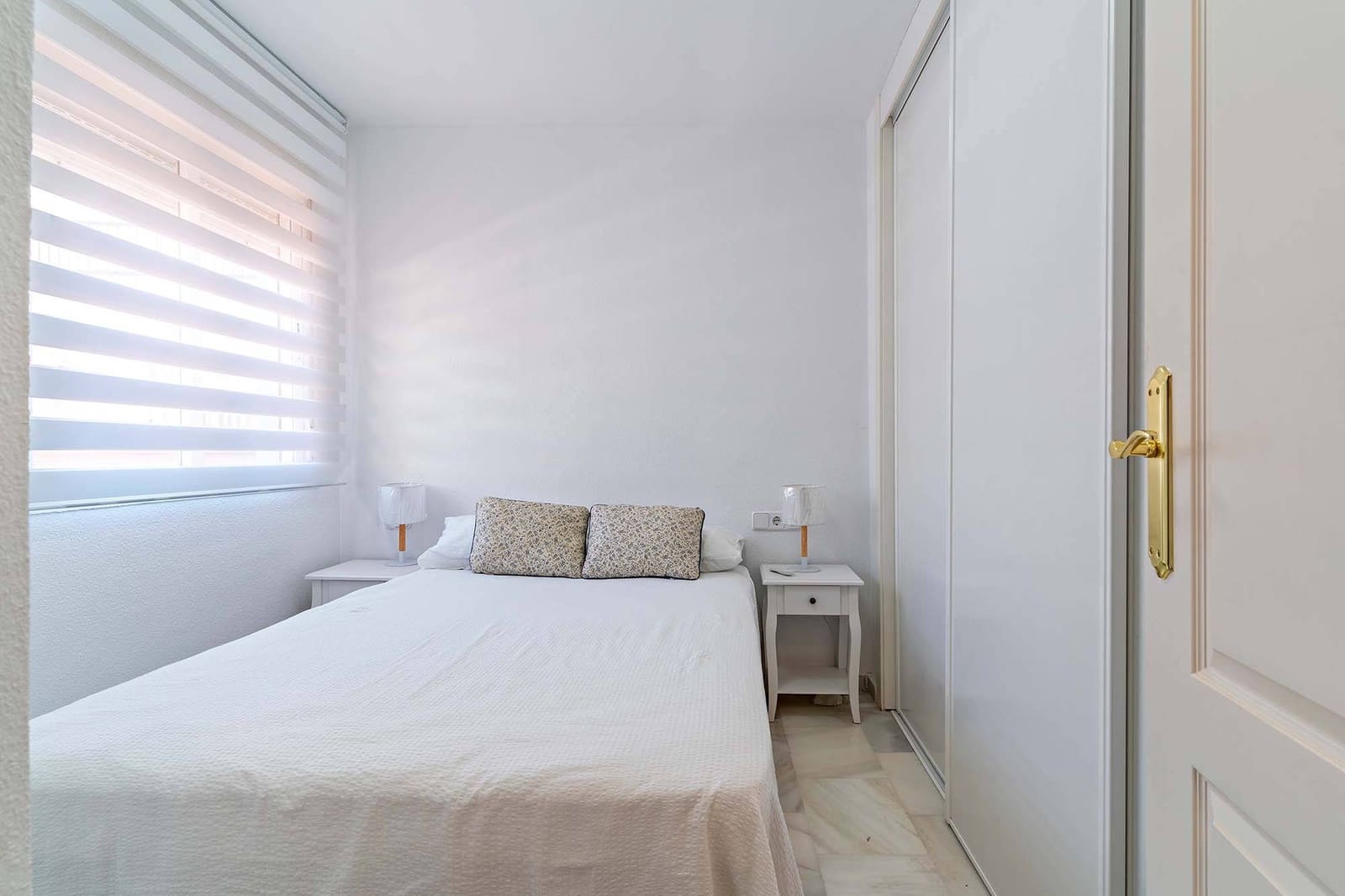 1 slaapkamer Penthouse te huur in Roquetas de Mar met zwembad - € 550 (Ref: 9294364)