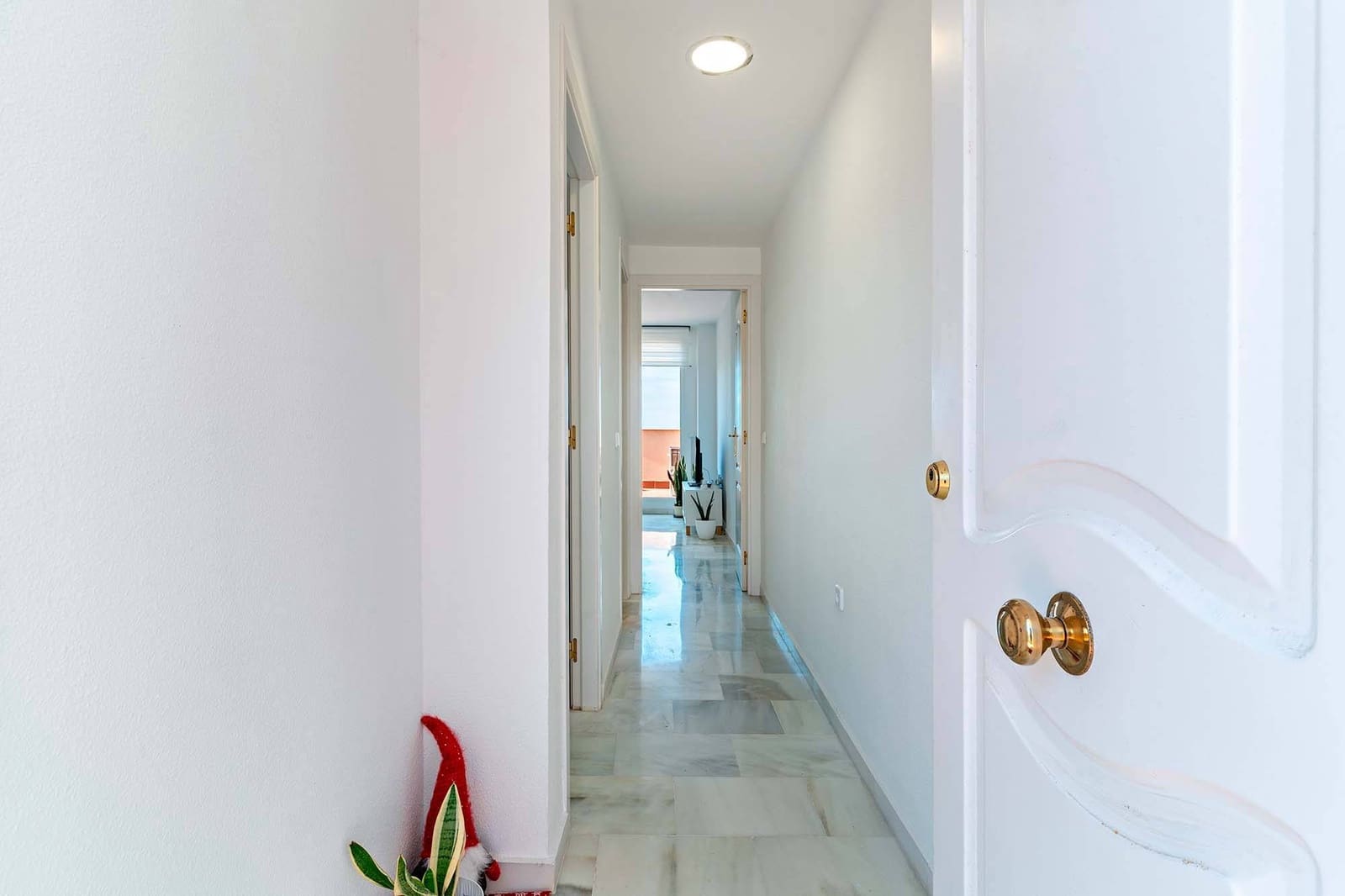 1 slaapkamer Penthouse te huur in Roquetas de Mar met zwembad - € 550 (Ref: 9294364)