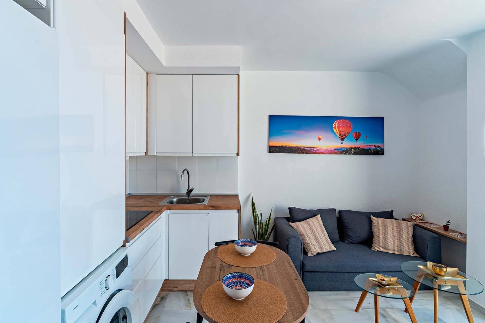 1 slaapkamer Penthouse te huur in Roquetas de Mar met zwembad - € 550 (Ref: 9294364)