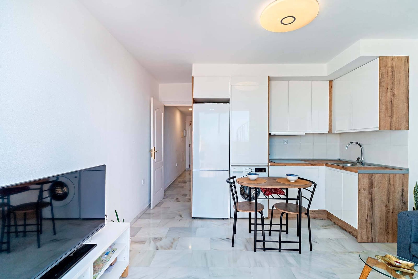 1 slaapkamer Penthouse te huur in Roquetas de Mar met zwembad - € 550 (Ref: 9294364)