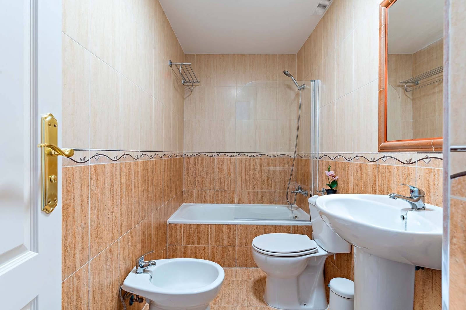 1 slaapkamer Penthouse te huur in Roquetas de Mar met zwembad - € 550 (Ref: 9294364)