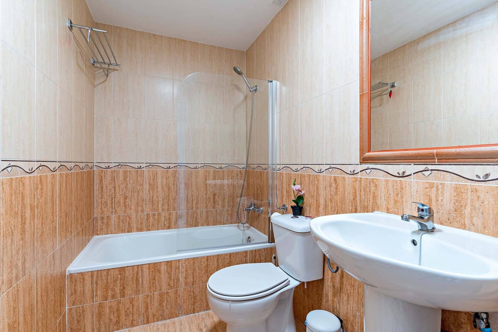 1 slaapkamer Penthouse te huur in Roquetas de Mar met zwembad - € 550 (Ref: 9294364)