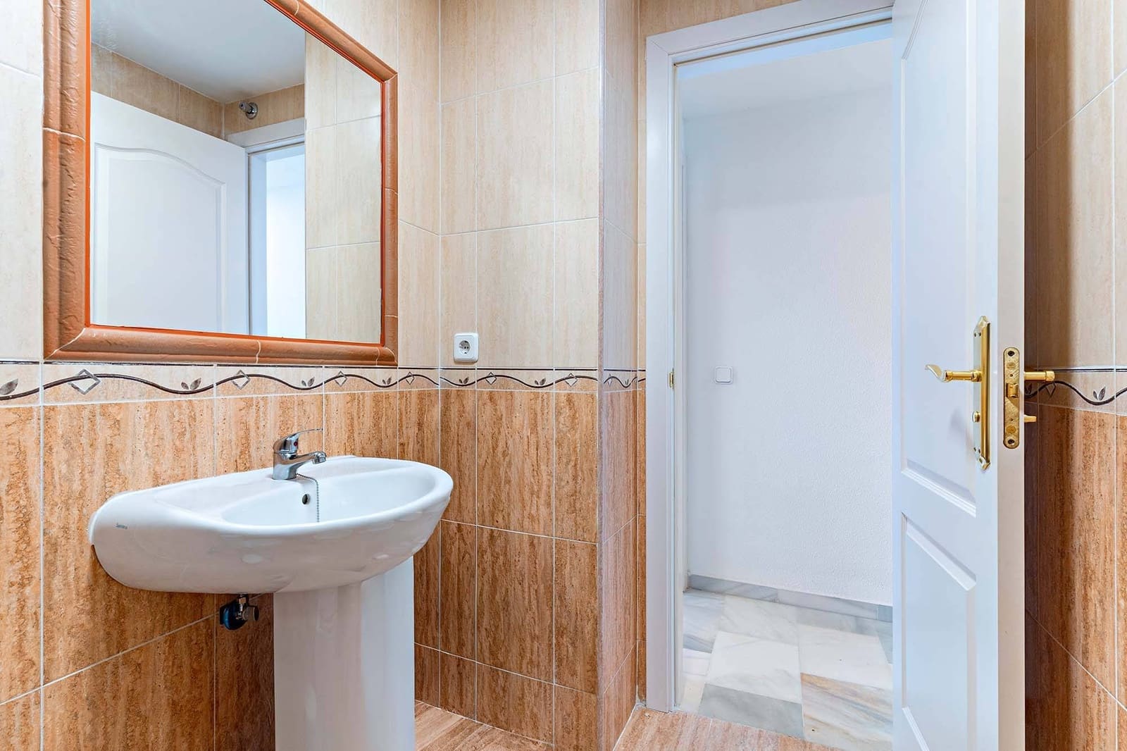 1 slaapkamer Penthouse te huur in Roquetas de Mar met zwembad - € 550 (Ref: 9294364)