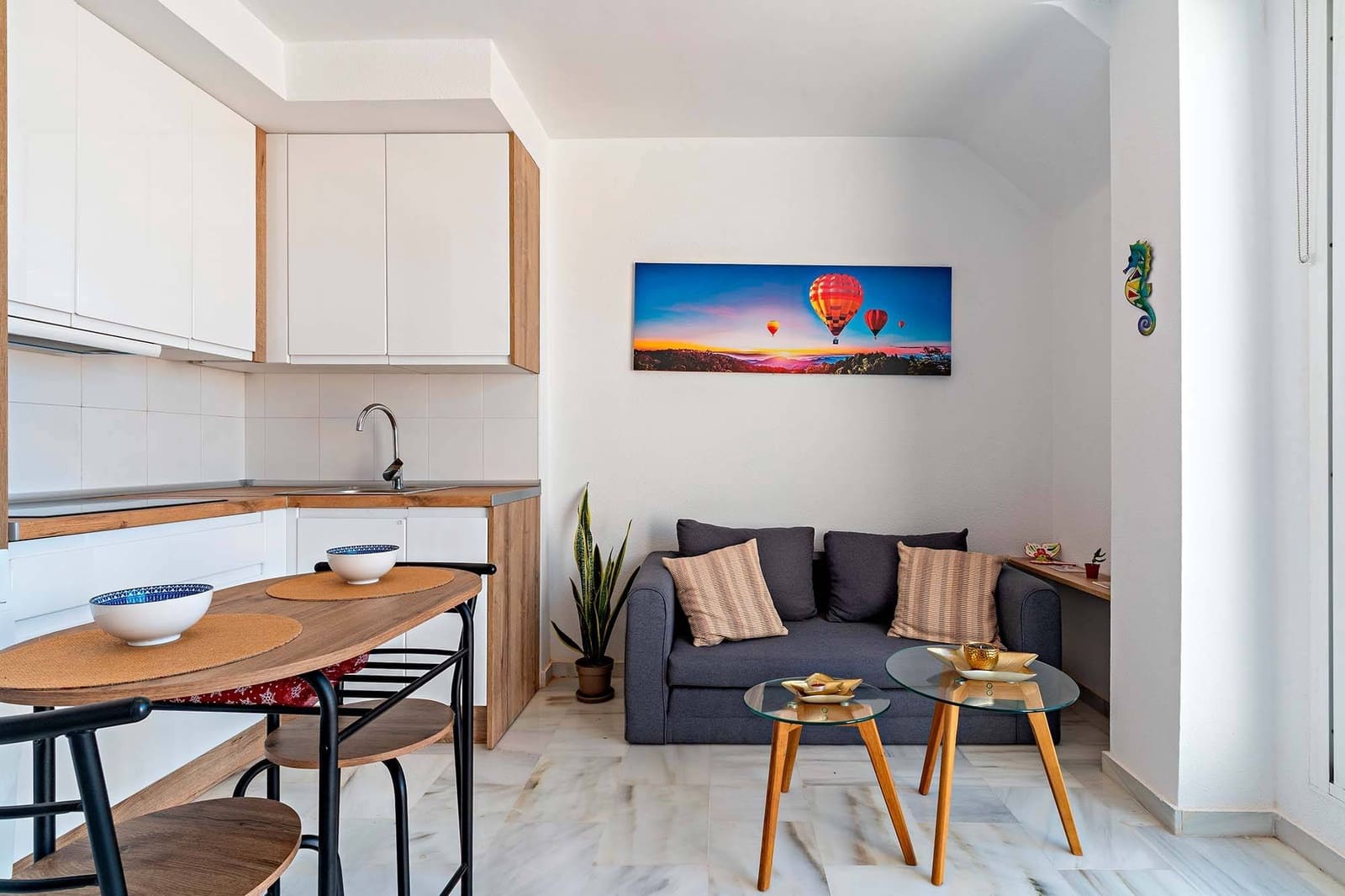 1 slaapkamer Penthouse te huur in Roquetas de Mar met zwembad - € 550 (Ref: 9294364)