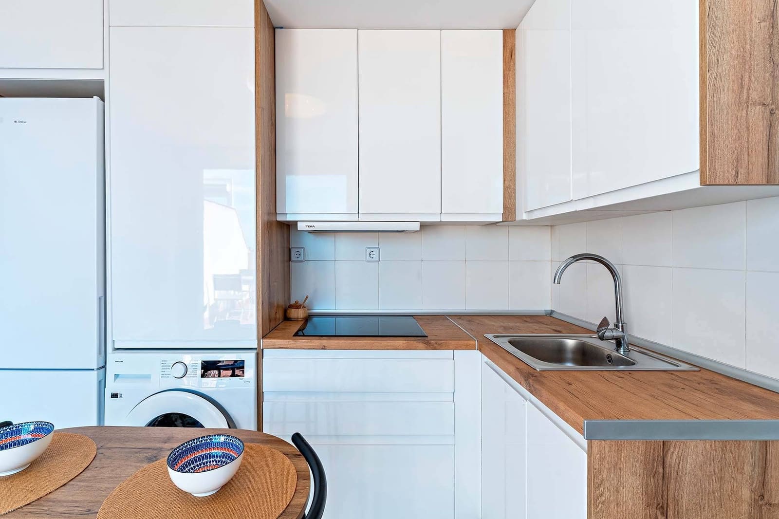 1 slaapkamer Penthouse te huur in Roquetas de Mar met zwembad - € 550 (Ref: 9294364)