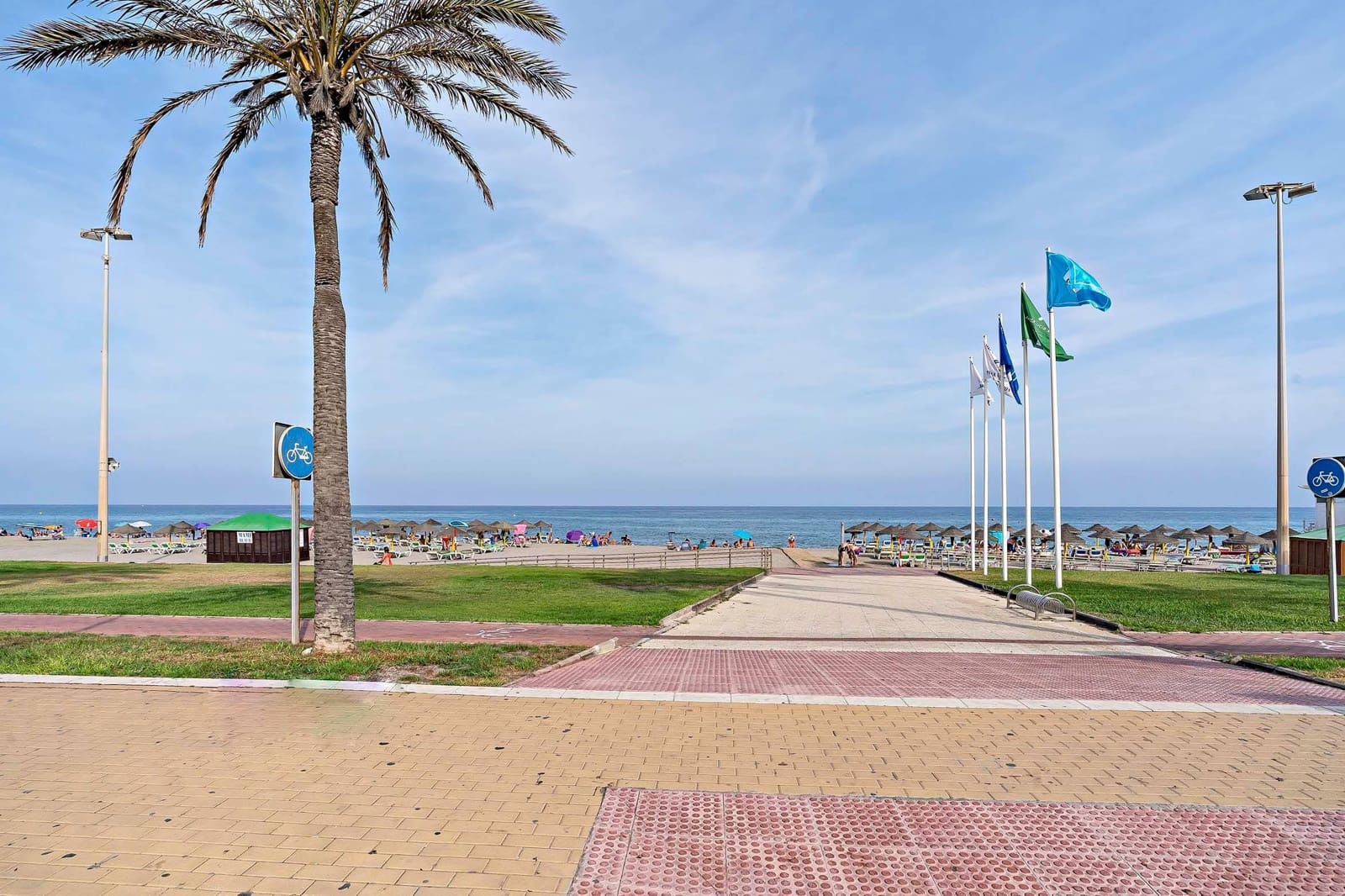 1 slaapkamer Penthouse te huur in Roquetas de Mar met zwembad - € 550 (Ref: 9294364)