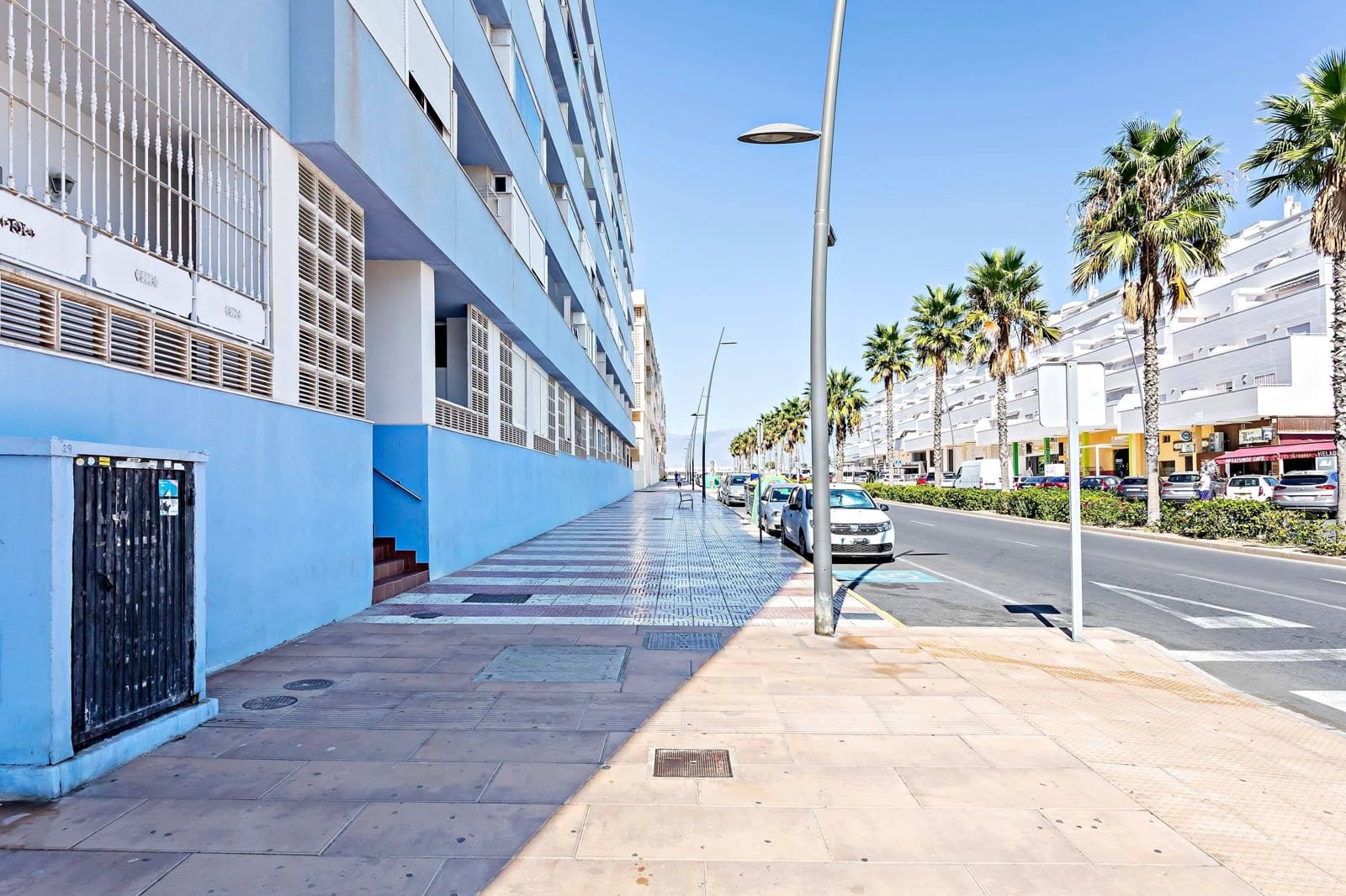 1 slaapkamer Penthouse te huur in Roquetas de Mar met zwembad - € 550 (Ref: 9294364)