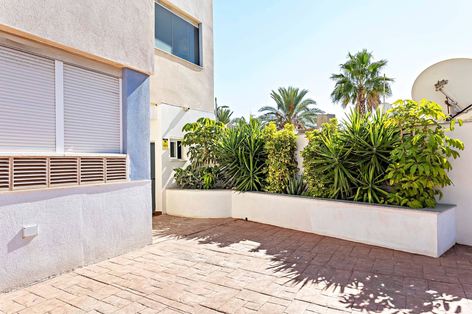 1 slaapkamer Penthouse te huur in Roquetas de Mar met zwembad - € 550 (Ref: 9294364)