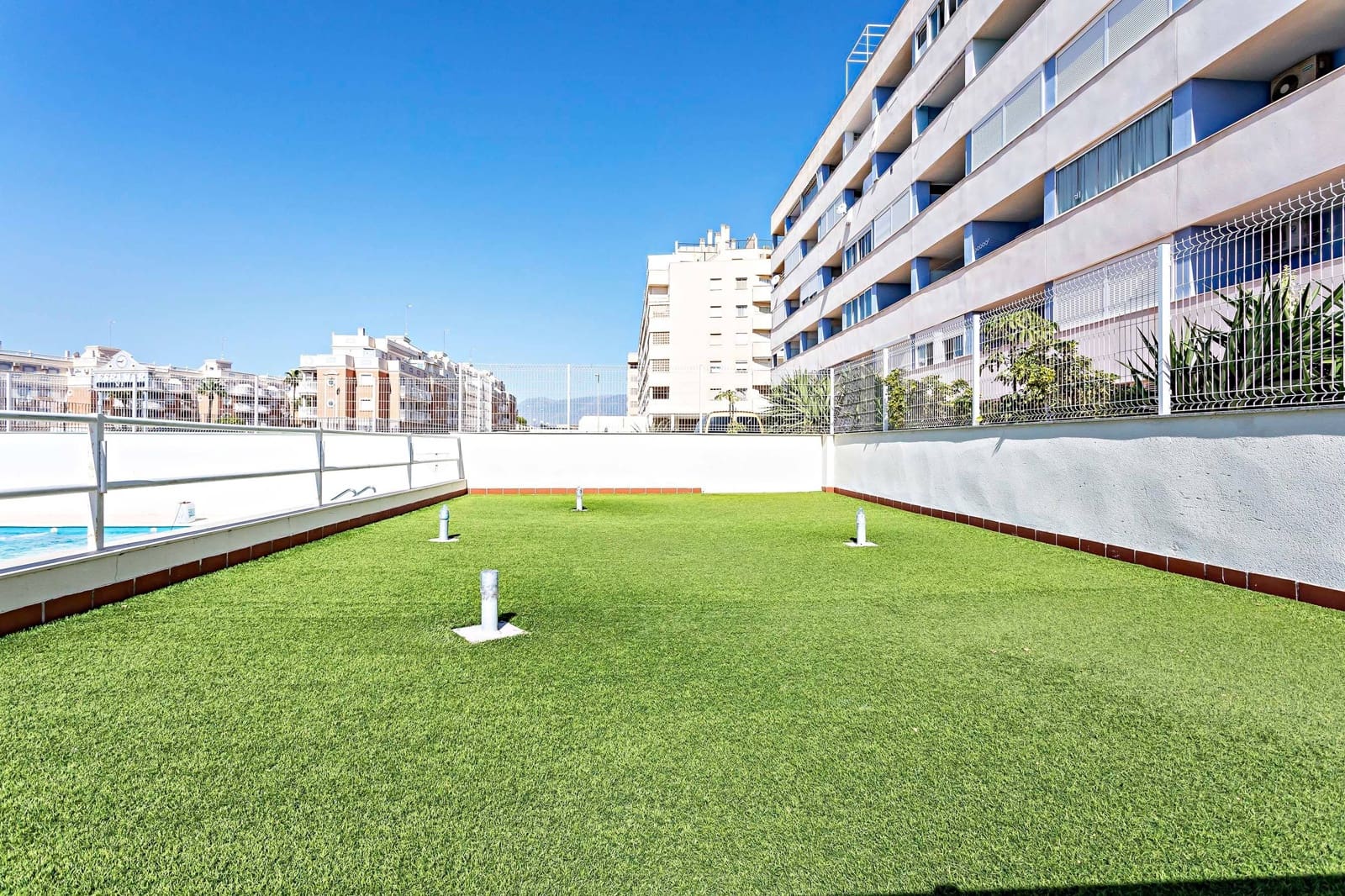 1 slaapkamer Penthouse te huur in Roquetas de Mar met zwembad - € 550 (Ref: 9294364)