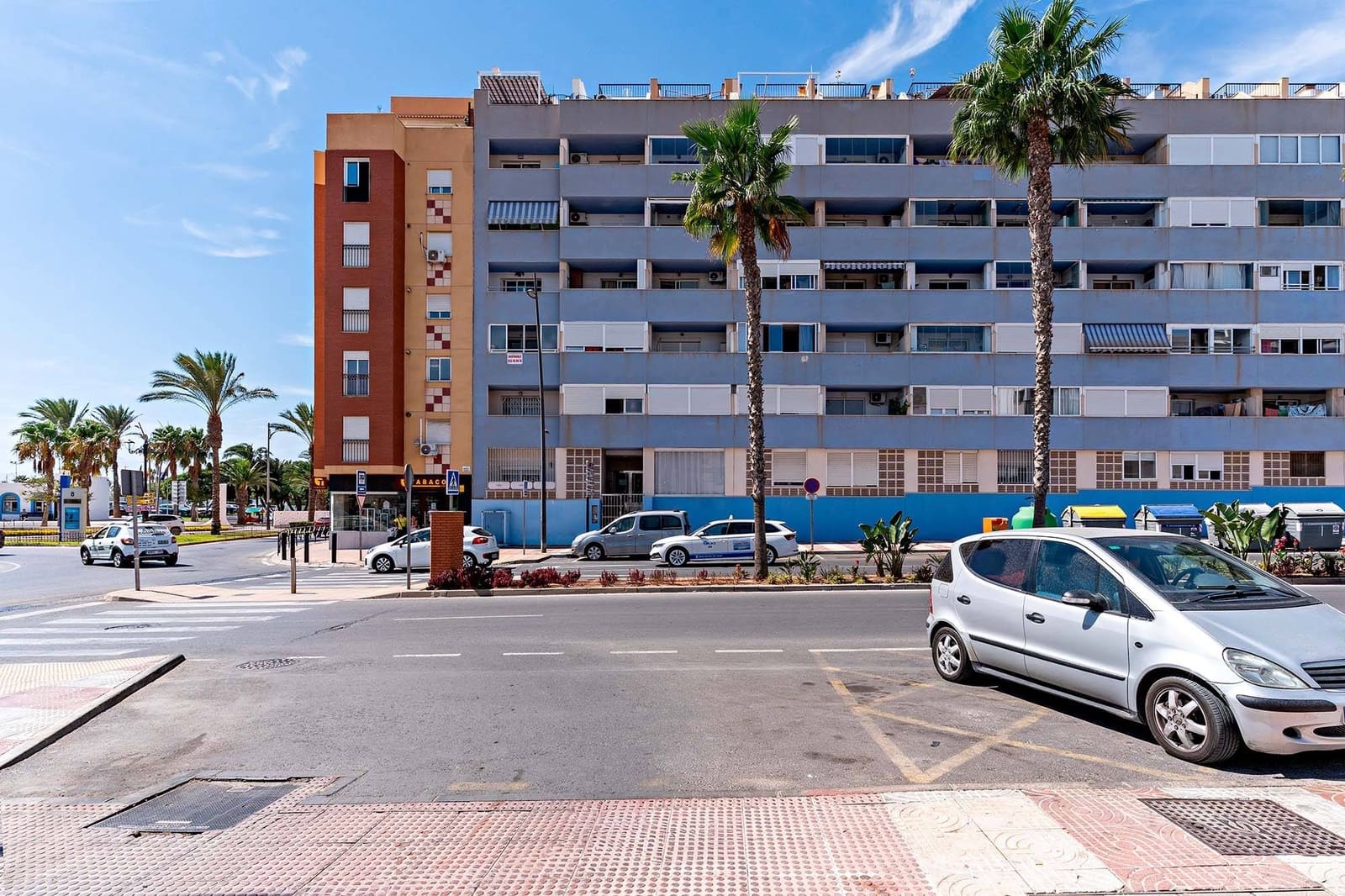 1 slaapkamer Penthouse te huur in Roquetas de Mar met zwembad - € 550 (Ref: 9294364)