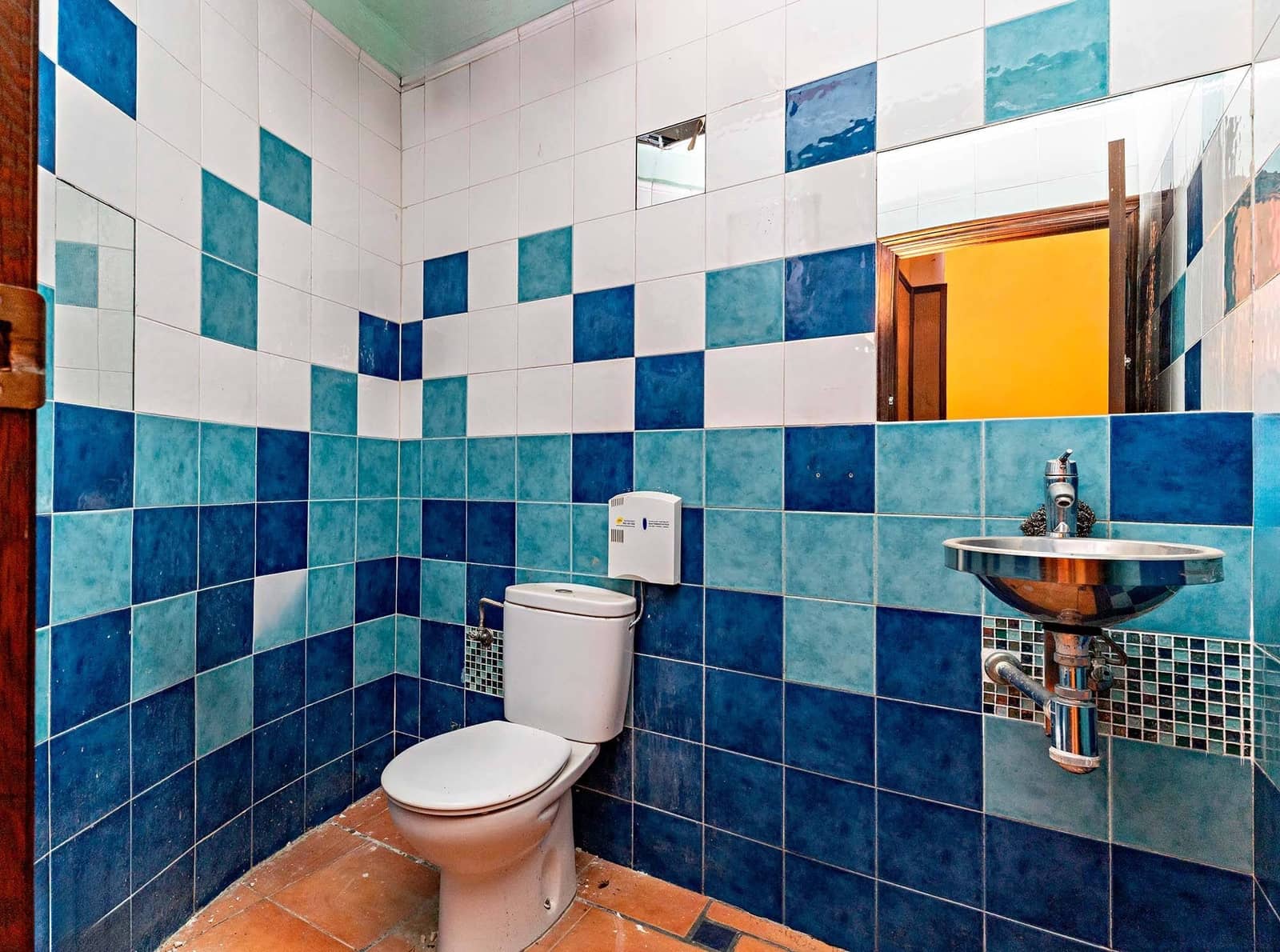 Commercial for rent in Almeria city - € 1,200 (Ref: 9296864)